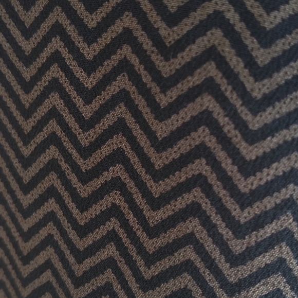 Vintage - Albert Nipon Brown and Black Chevron Silk Tunic & Skirt Set - Picture 14 of 15